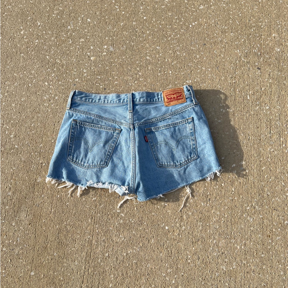 levi’s shorts - Picture 2 of 3